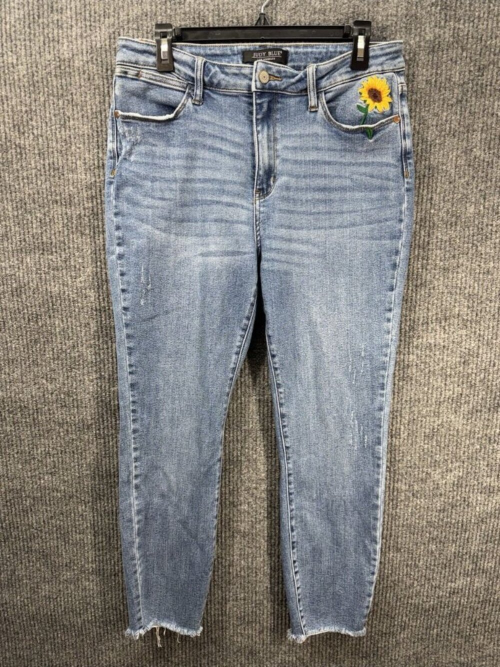 Judy Blue Jeans Womens 13/31 High Rise Relaxed Sunflower Embroidered Raw Hem